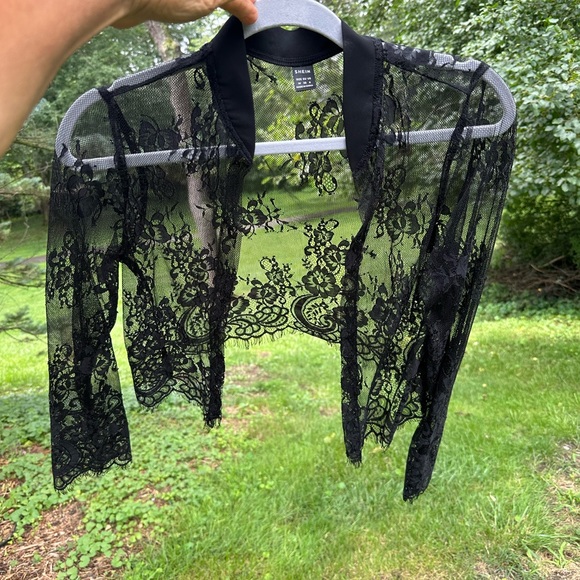 Cropped Transparent lace Jacket - Picture 3 of 3